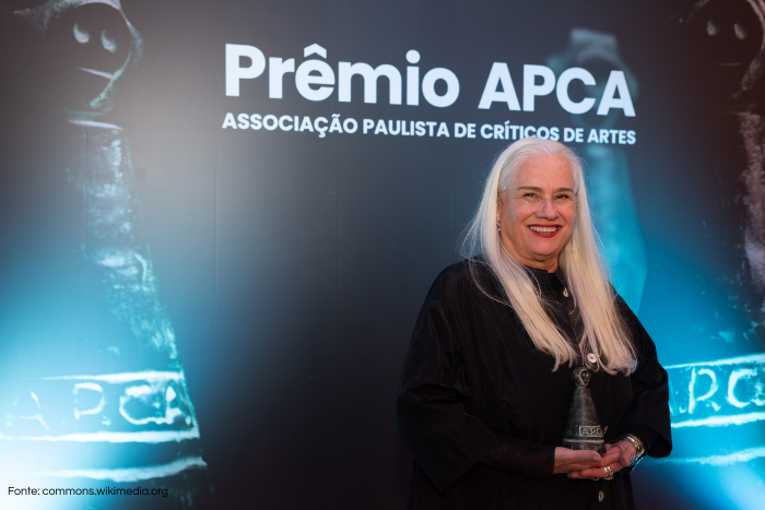 Vera Holtz en la ceremonia de entrega de premios de la APCA (Asociación Paulista de Críticos de Arte) en el Teatro Sérgio Cardoso de São Paulo.