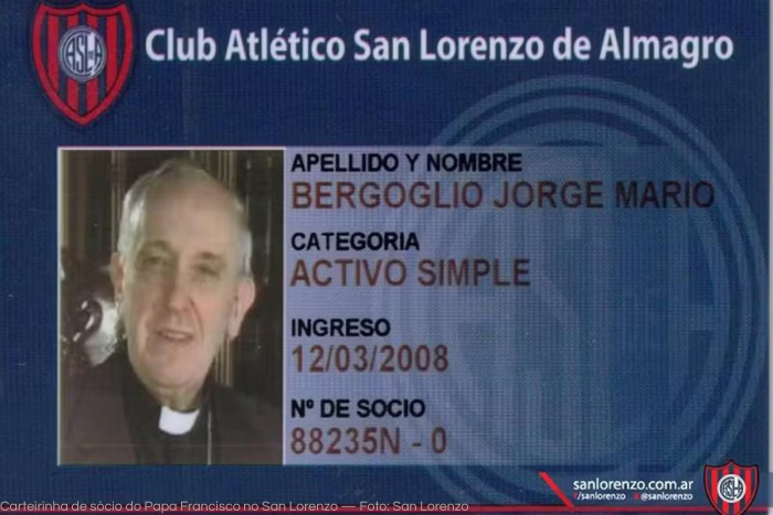 Foto oficial de la tarjeta del Papa Francisco para el equipo de fútbol San Lorenzo.
Fuente: San Lorenzo.